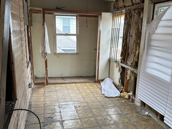 chicago-illinois-2071988333 picture