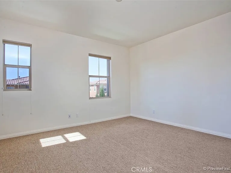 34 Roycroft — Photo 11