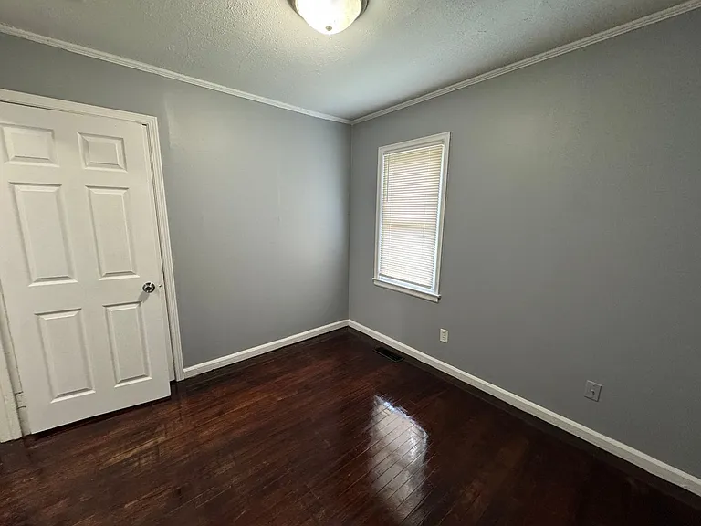 712 Melvenia St — Photo 21