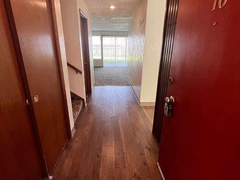 1010 Midway Dr NE #10 — Photo 2