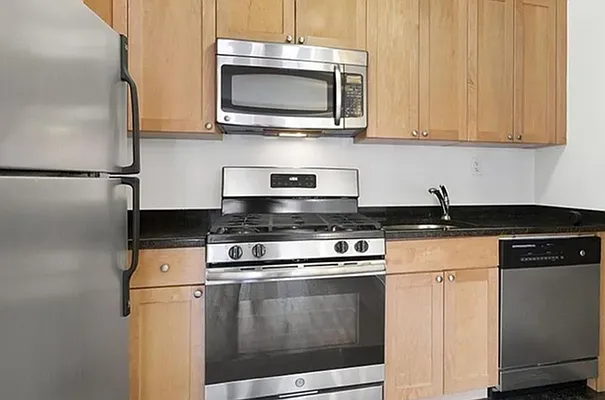 Rented by Manhattan Realty Group | media 4