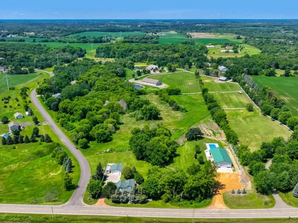 9815 Pioneer Trl, Loretto, MN 55357