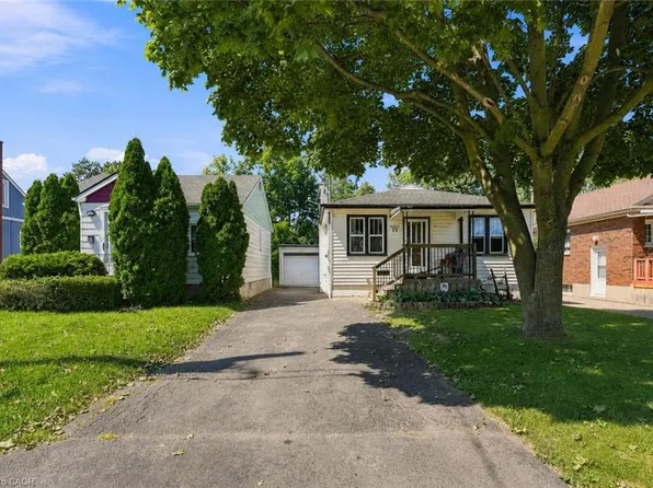13 Prestwick Ave, Saint Catharines, ON L2P 2E5