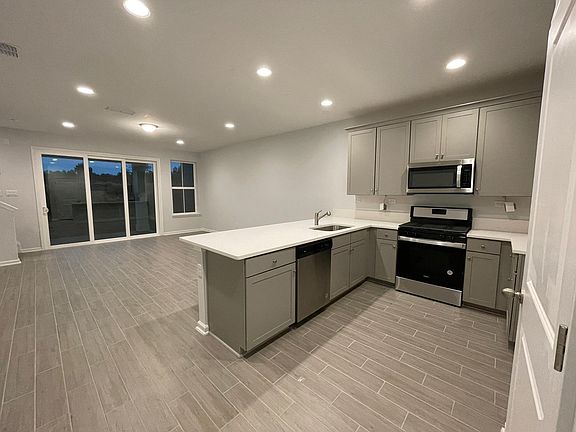 4th image of 355 Bannon Lakes Blvd