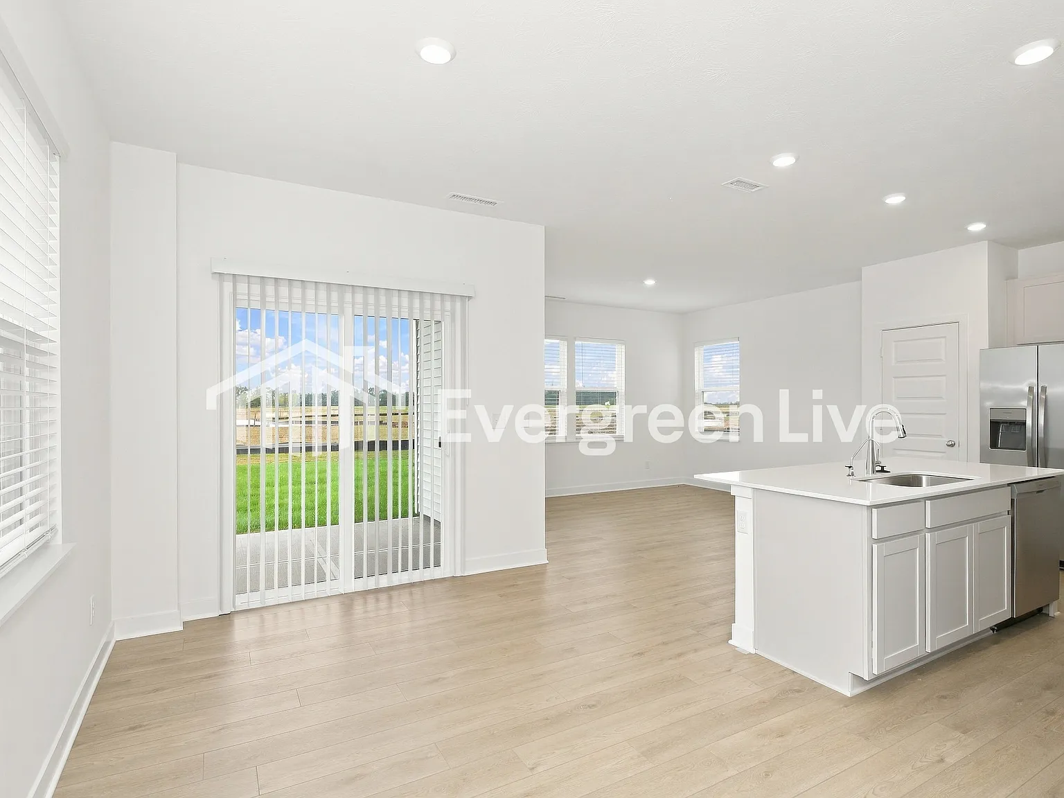 3 bed, 2.5 bath, 1703 sqft, $1,990 — Photo 3