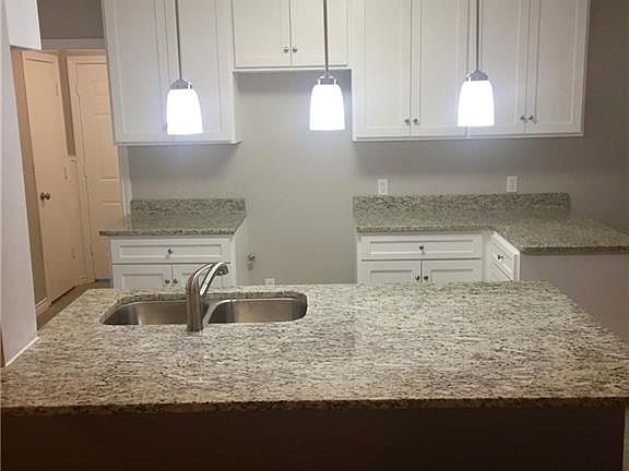 5th image of 2632 Brookview Dr