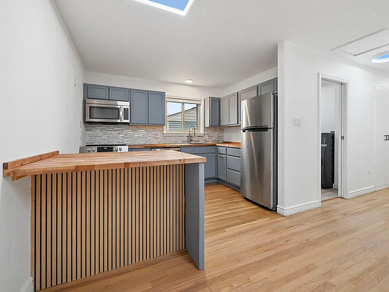 309 Redwood Dr — Photo 2