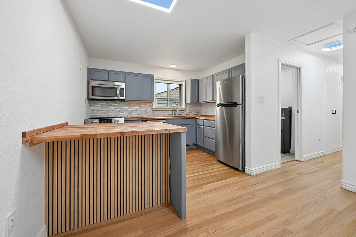 Building Photo - 309 Redwood Dr