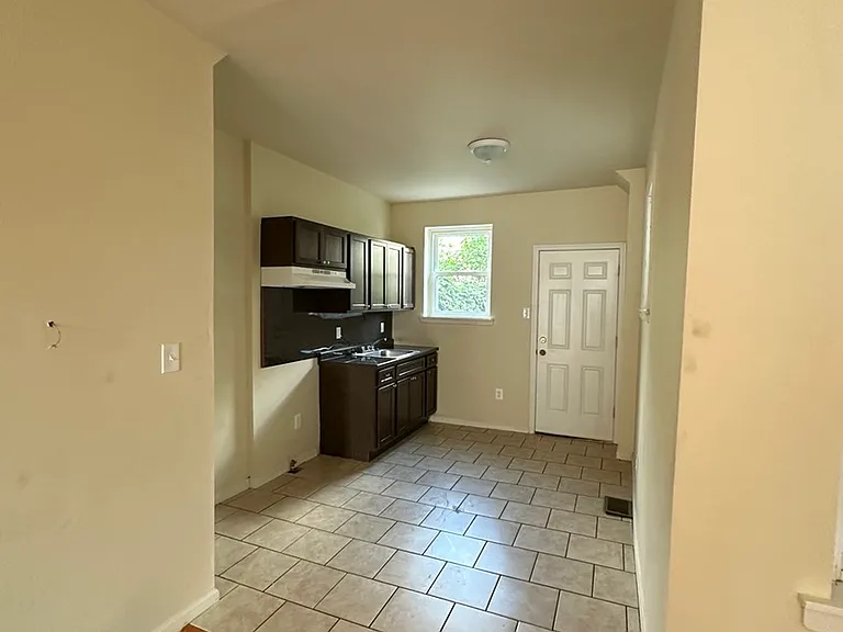2836 Agate St — Photo 4