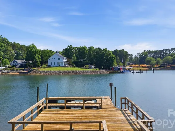 125 Misty Cove Ln, Mooresville, NC 28117