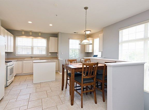5th image of 240 Rosehall Dr Unit 230
