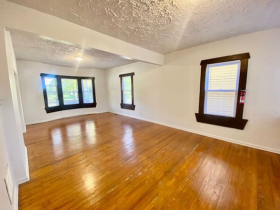 5th image of 603 W Cross St APT 1
