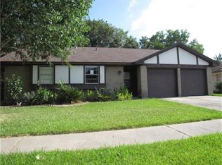 606 Heather Ln, Baytown, TX 77521