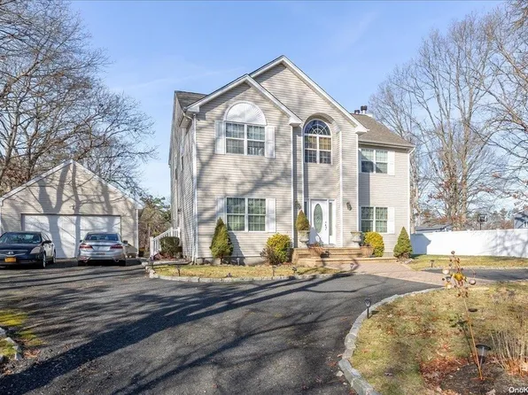 196 Oakdale Bohemia Road, Bohemia, NY 11716