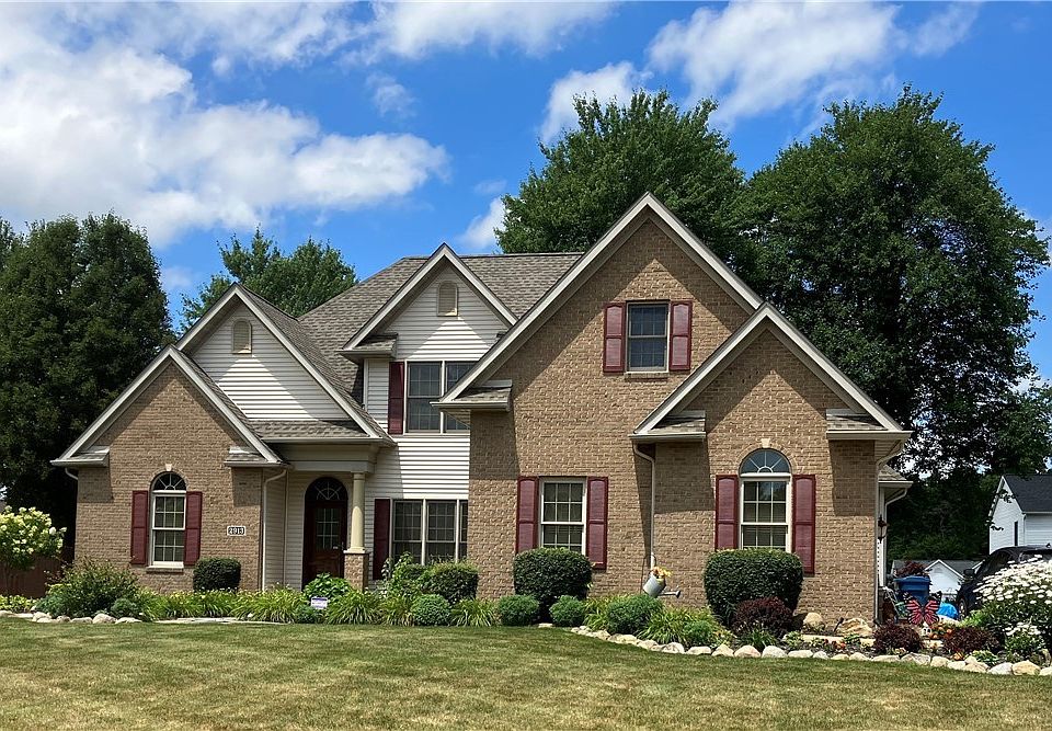 1st image of 2913 Oakcrest Dr