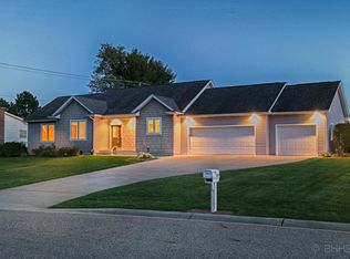 5750 Forest Harbor Dr, Kalamazoo, MI 49048