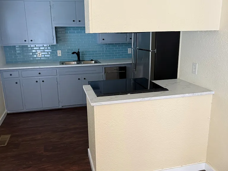 205 N Florene St #B — Photo 11