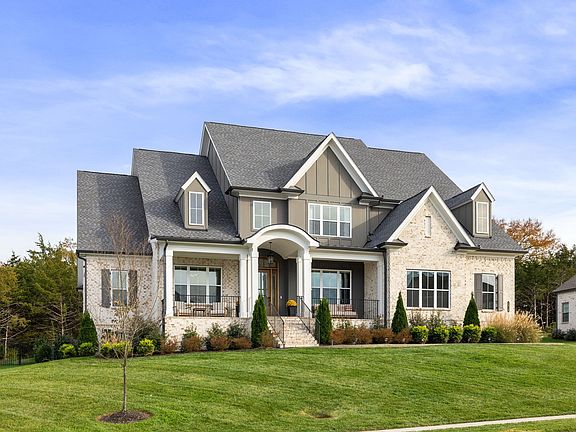 3rd image of 1016 Sinatra Dr