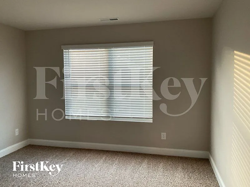 3 bed, 2.5 bath, 1881 sqft, $2,660 — Photo 2