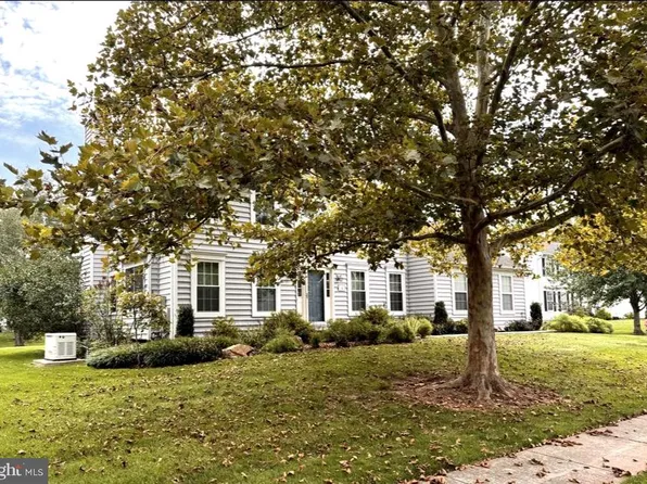 16 Argyle Ln, Oaks, PA 19456