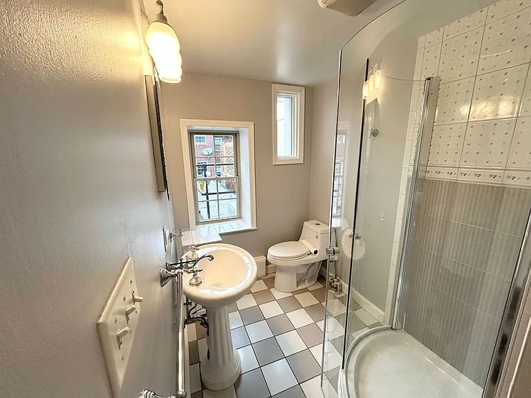 113 Catharine St #3 — Photo 12