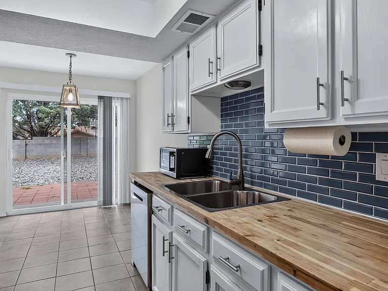 10501 Delicado Pl NE — Photo 7