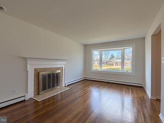4th image of 102 Forsythia Dr