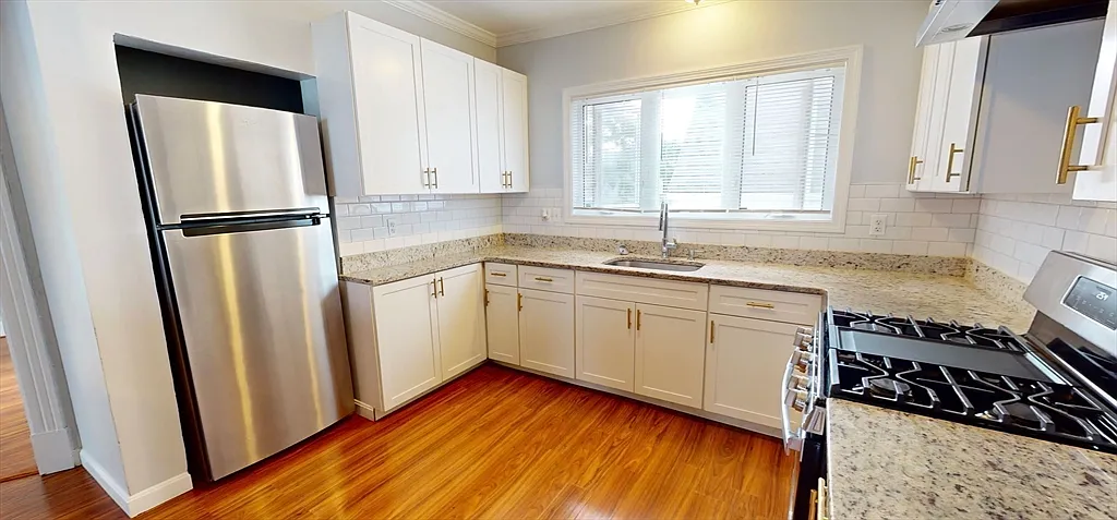 4 bed, 1.0 bath, 977 sqft, $3,350 — Photo 2