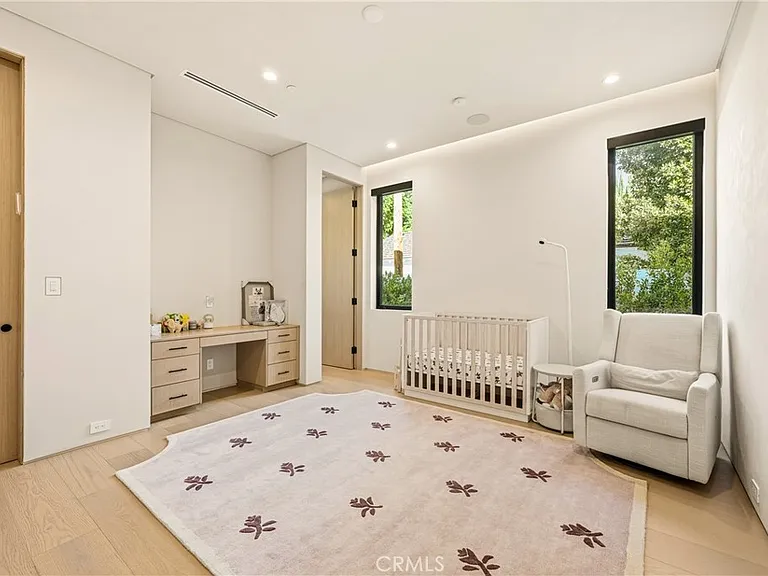 22924 Erwin St — Photo 45