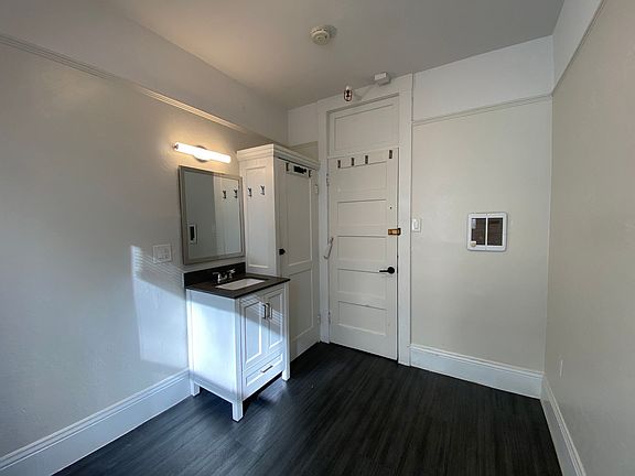 2nd image of 668 Clay St #115