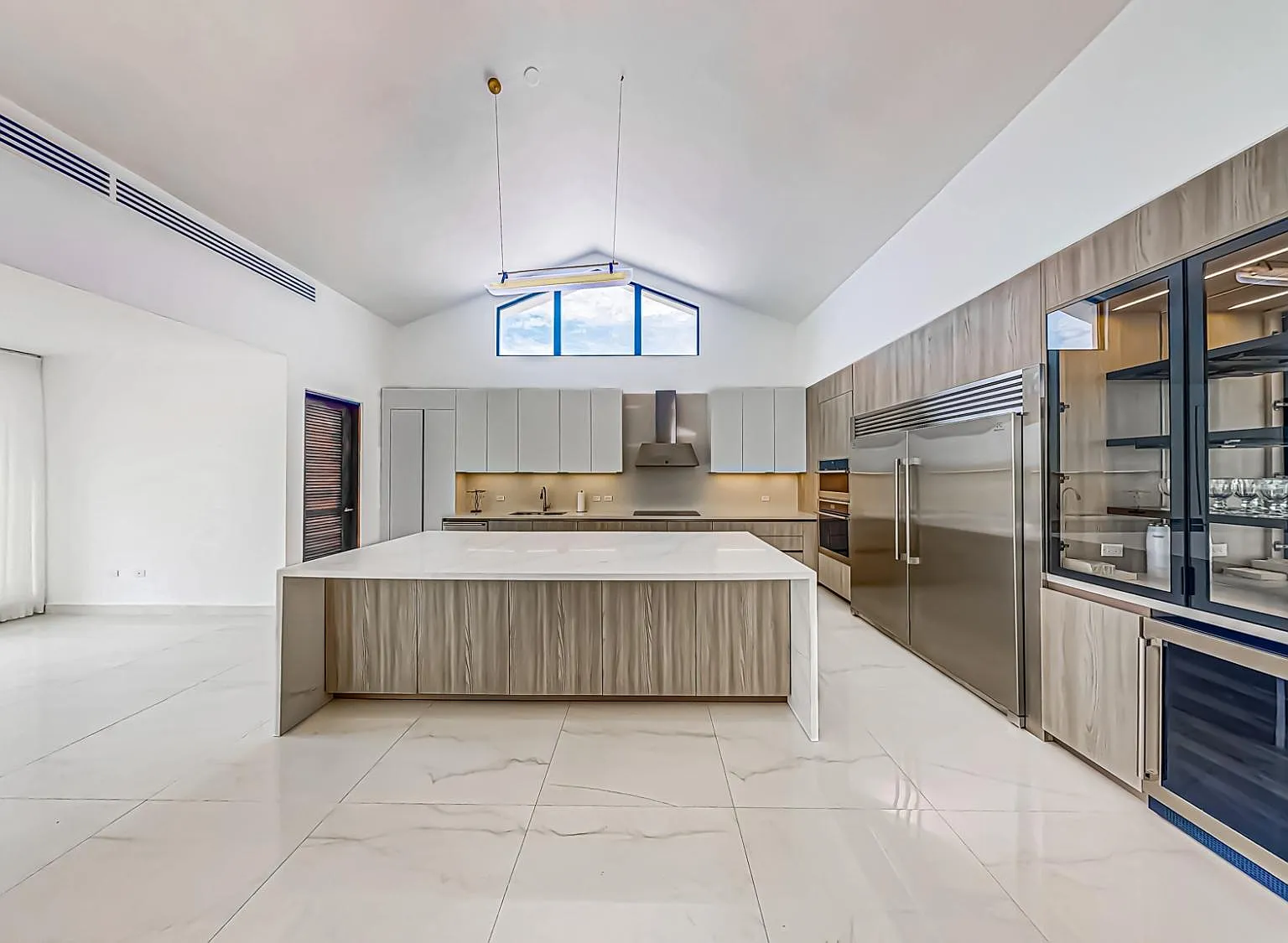 5 bed, 5.5 bath, 4300 sqft, $18,000 — Photo 3