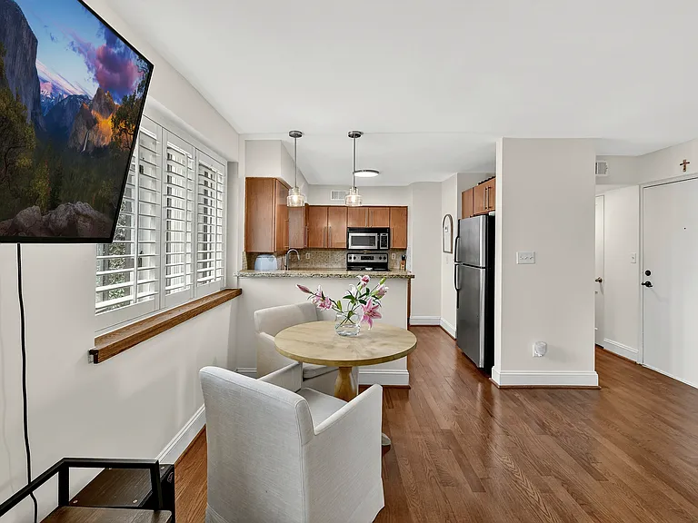 217 N Dotger Ave #D10 — Photo 5
