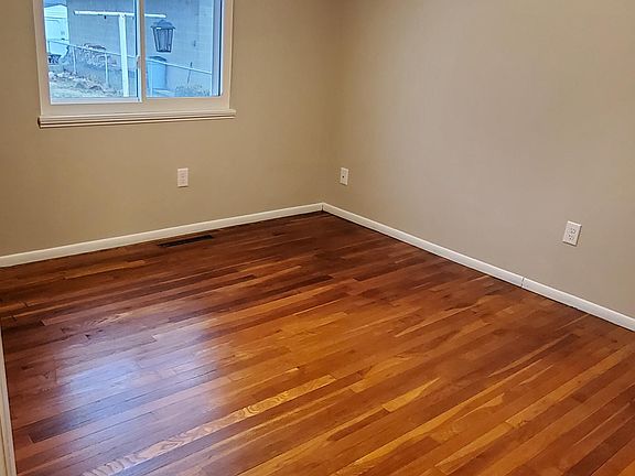 4th image of 3398 Reaver Ave