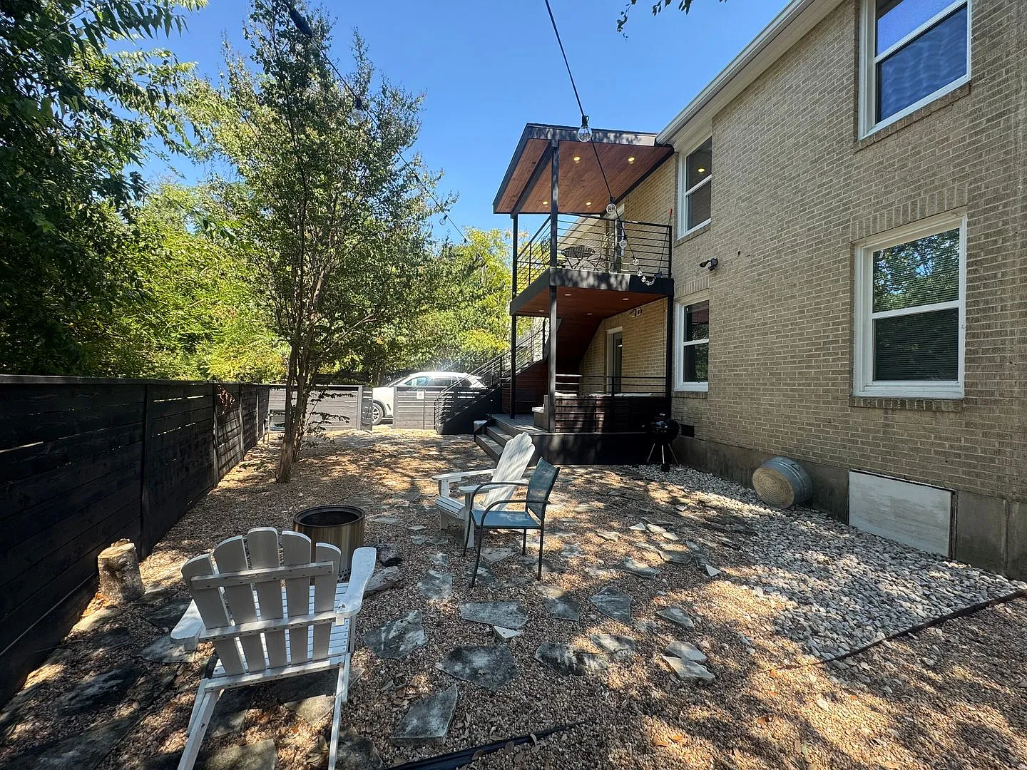 Remodeled 6 Bedroom Walking Distance to UT — Photo 4