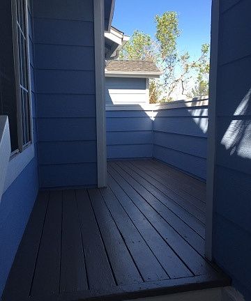 private balcony/entrance