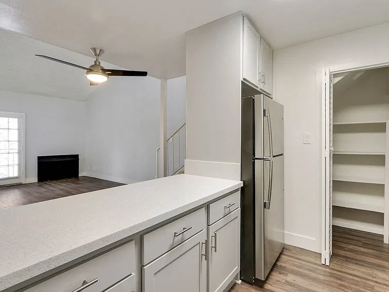Meridian Apartments — Photo 12