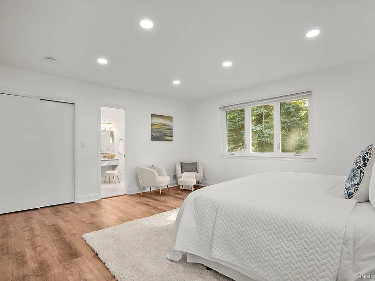 1341 Pelhamdale Ave — Photo 17