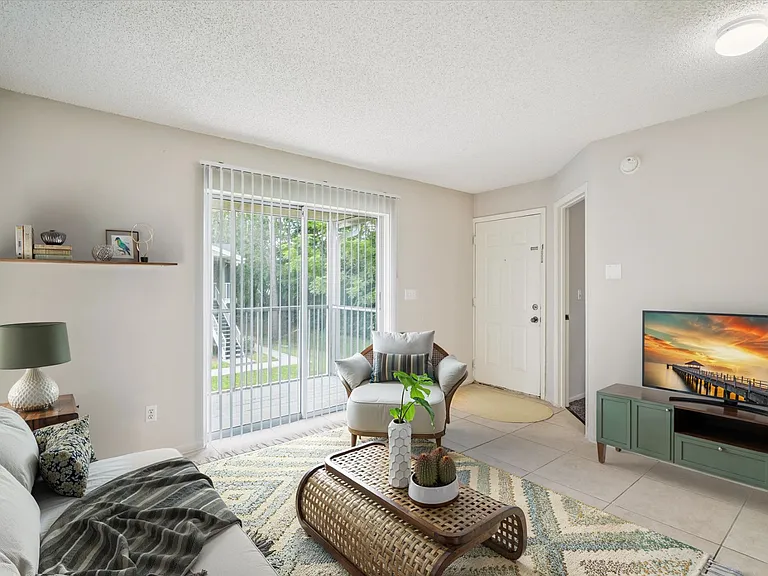 One Bedroom - 1 Bed / 1 Bath - 548 Sq.Ft.