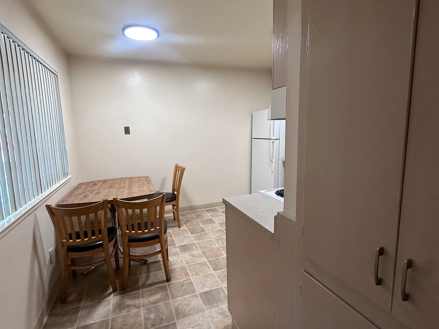 2 bed, 525 sqft, $2,200 — Photo 3