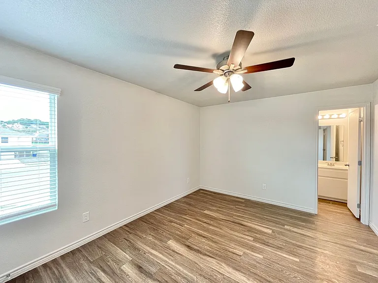 1708 Castroville Trl — Photo 50
