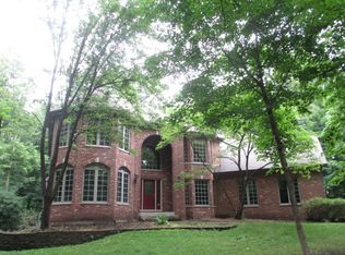 705 Windsor Rd, Sugar Grove, IL 60554