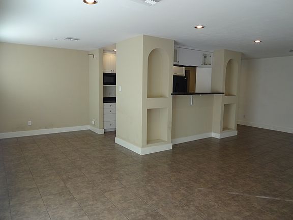 5th image of 4824 E Amelia Ave