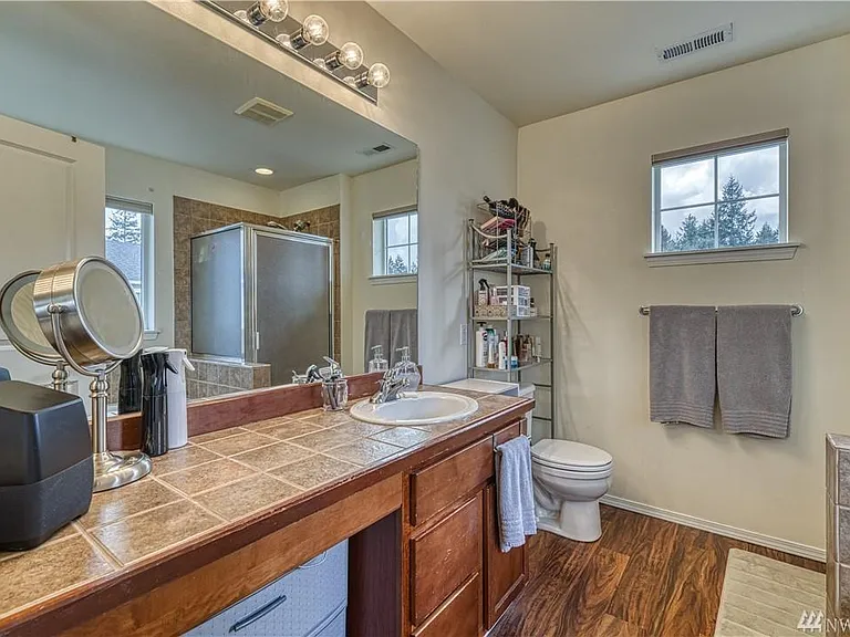 1180 Hudson St — Photo 20