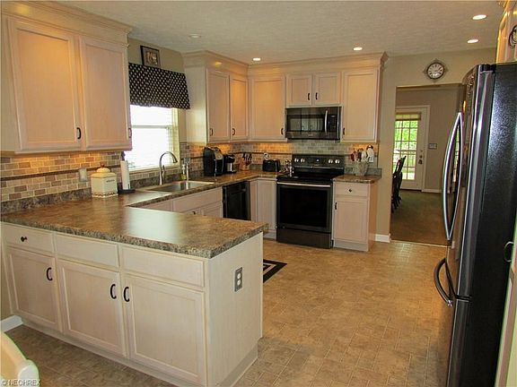 5th image of 645 Brownstone Cir