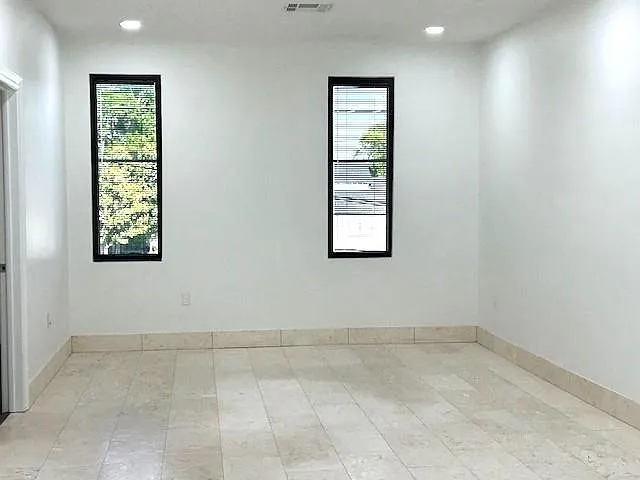 800 N Causeway Blvd #204 — Photo 7