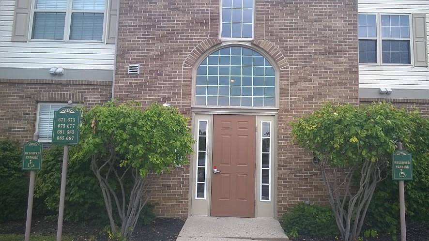 1st image of 685 Hidden Springs Dr