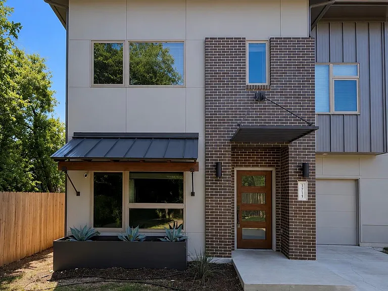 3411 Willow Springs Rd #B — Photo 1