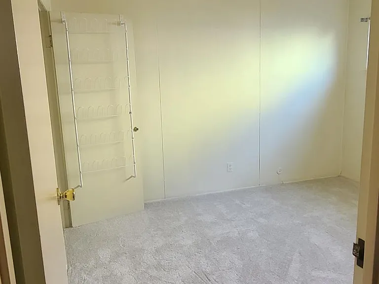Bright and spaciousroom