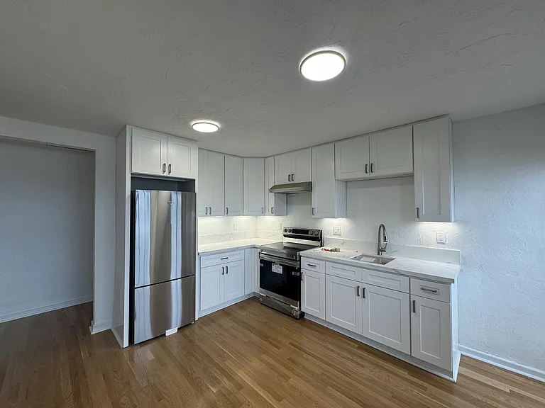590 Poli St — Photo 7