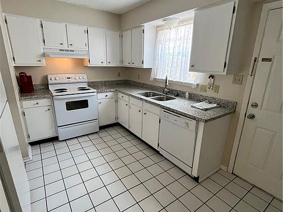 4th image of 729 Heavens Dr APT 3
